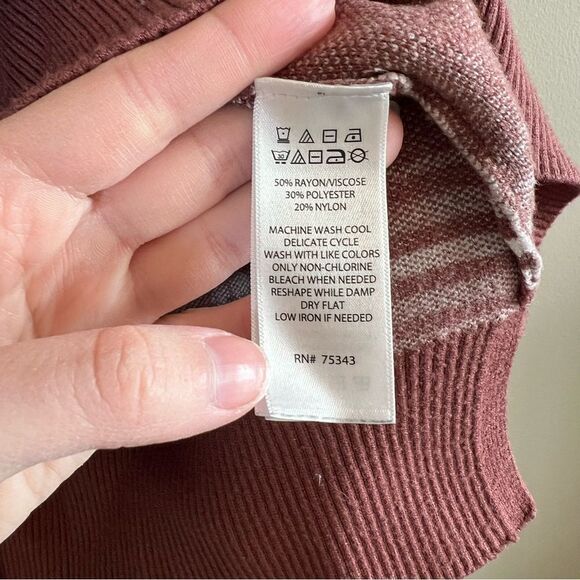 ✨ Max Studio Women’s Brown Plaid Collared Sweater Medium - Picture 7 of 11